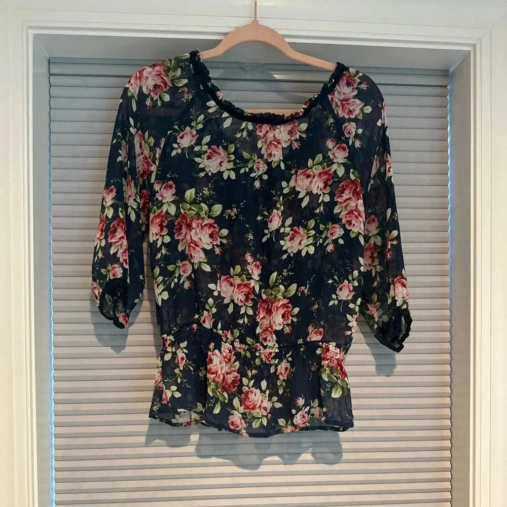 Abercrombie and Fitch sheer floral blouse E-4